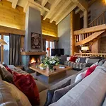 Refined With Scenic Views فيلة