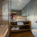 Refined With Scenic Views فيلة *